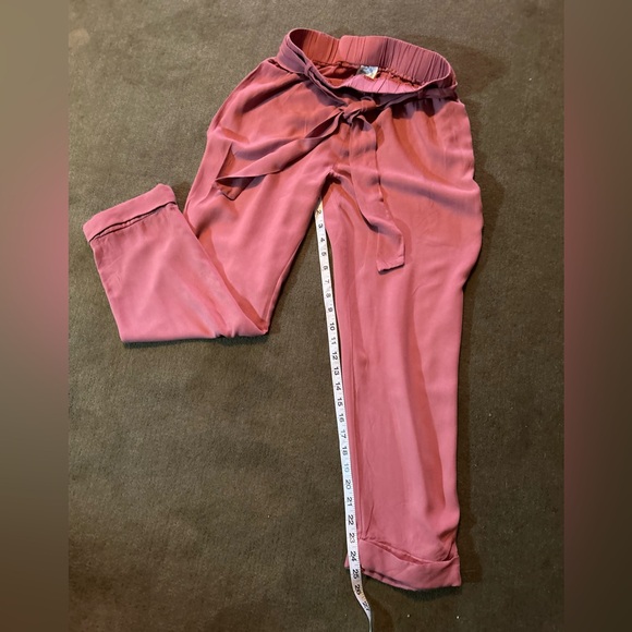 43.BLUE RAIN Women’s Tie Waist Tapered Ankle Pants
Size M - Picture 9 of 11